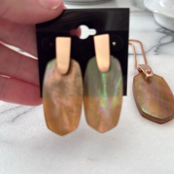 Kendra Scott Aragon Earrings and necklace in Brown Mother of Pearl - Picture 3 of 7